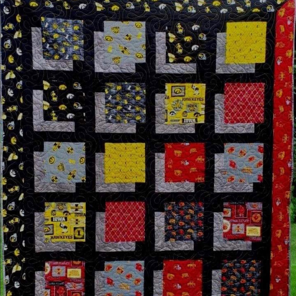 IOWA HOUSE DIVIDED QUILT